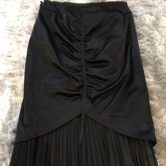 🎉HP🎉BNWOT JOA Ruched and Pleated Midi Skirt - Picture 2 of 4